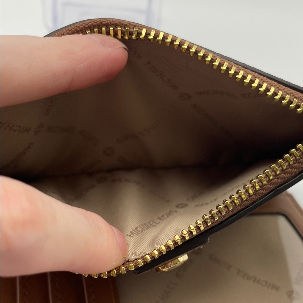 NWOT Michael Kors Tan and Cream Logo Compact Wallet - Picture 9 of 9